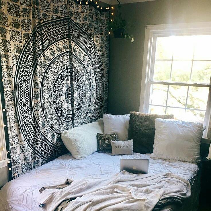IsabelsCIoset's tweet photo. Our tapestries will be the perfect finishing touch to your dorm or apartment this school year 😍 https://t.co/e1ECySTvLL