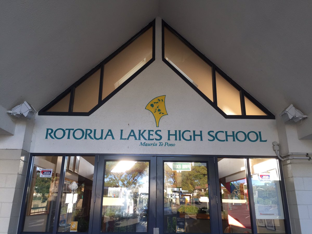 NPeWLearning's tweet photo. @rotorualakes leaders talking #TeacherAgency #PersonalisedProfessionalLearning @stef_beaumont @eastcotta @suewintersNZ @Hancsam @DrCS2013 https://t.co/SPqMXaMmTu