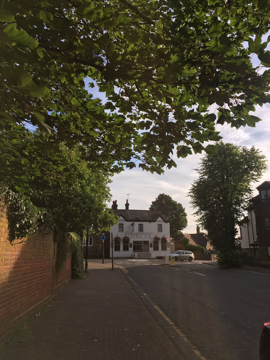 #Monday #StAlbans more clouds than sunshine but warm later, highs of 22 &amp; down to 14 overnight. #weather brought to you by @JPAFurniture