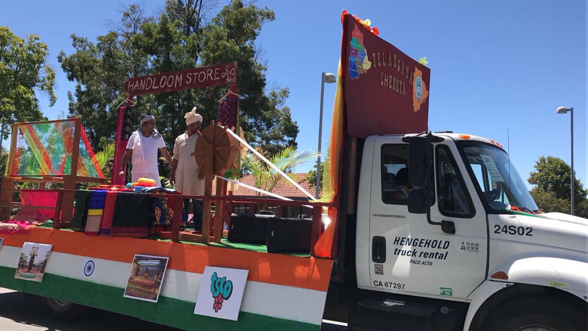 KTRBRS's tweet photo. Independence Day float featuring Telangana Handlooms, by Bay Area Telanganites for Festival of Globe Silicon Valley 😊👍#WearHandloom #FOGSV https://t.co/z8Xbsj6PtT