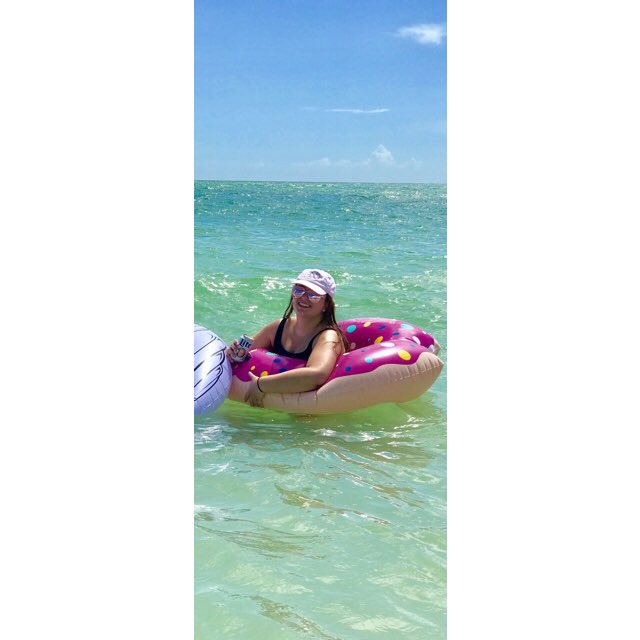 SlaytonSara's tweet photo. 🌊🍻 https://t.co/HXty1HcJwc