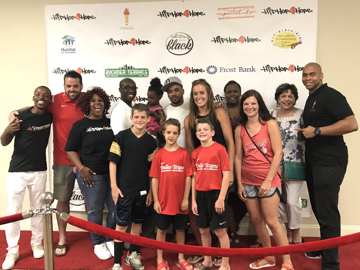 EIFdotorg's tweet photo. We had a great time at the @HipHop4Hope Backpacks for Brainiacs back to school event being able to help kids find their future! #EIF https://t.co/4kPKpYcmzi