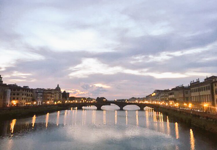 AsunCarretero's tweet photo. @Carajo0 #SpamDeAtardeceres #Florencia #Italia #PuenteVecchio https://t.co/HZngJx7QlD