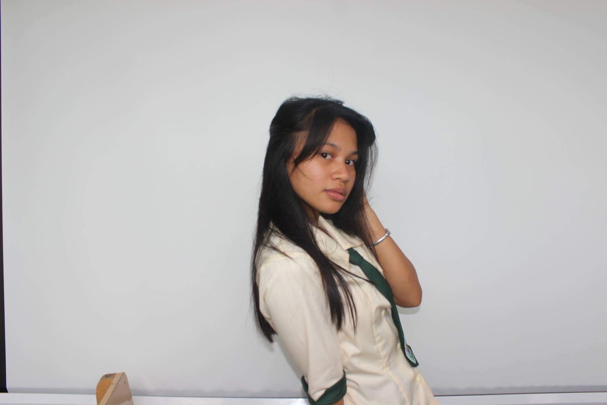 azeljoyilao's tweet photo. Me when my teacher tawag my name. Pak! https://t.co/mhLwpp0v81
