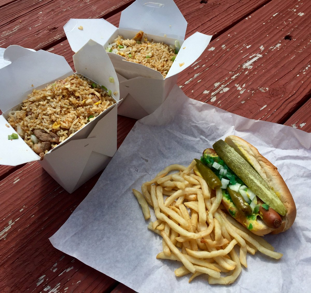 ChicagosBestTV's tweet photo. Classic drive-in on a classic Chicago street! Thanks for tuning in and don't forget we're always taking your suggestions using #chicagosbest https://t.co/MzP70JePtW