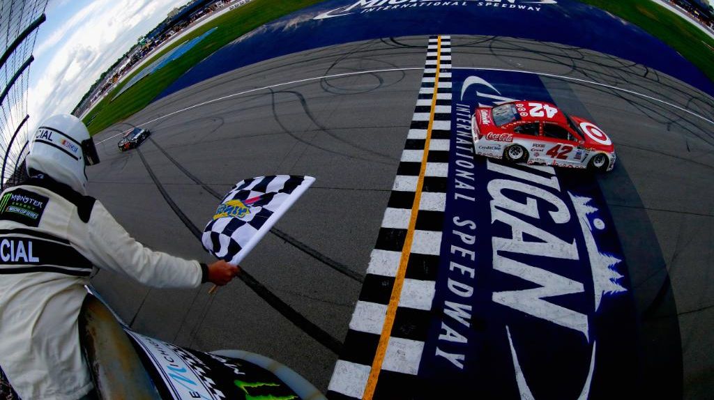 FOXDeportes's tweet photo. ¡Adrenalina en #Michigan400! Revive las mejores imágenes: https://t.co/ewY65F67GI #Nascar https://t.co/wu2M1JOZxN