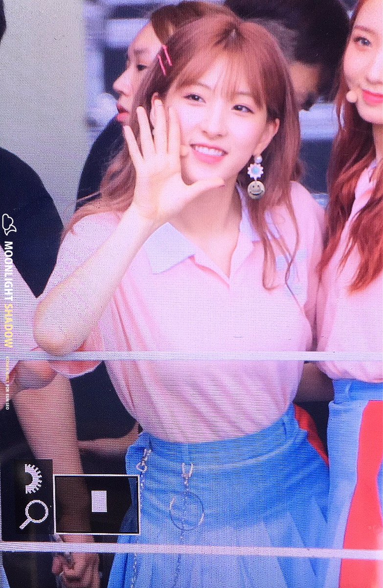pics_eunseo's tweet photo. 170812 ¨̮*·˚ ༘♡ moonlight shadow https://t.co/K08kxla9KR