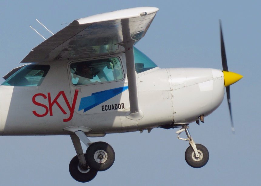 iccparla's tweet photo. #Cessna150 @Sky_Ecuador despegando de @GYE_AAG #EventoSpottingSEGU2017 Cc @AeromundoAvGeek @Diogo_NMS @hectoreliam @kebiin_bo @johnjotaO https://t.co/4rQgi1N1dP