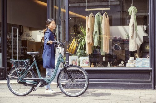 Nieuwe <a href="/Gazelle_NL/">Koninklijke Gazelle</a> Ami geeft alle e-bikers zelfverzekerd gevoel 
elektrischefietsen.com/2017/nieuwe-am…
