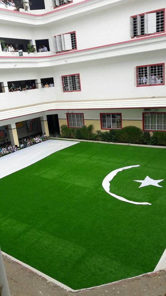 Humnayyy's tweet photo. Pakistan Day is celebrated in my School with great gesture...🇵🇰🎉💚🇵🇰 #PakistanZindabad #Patakhay #Jhandian #70kiazaadi #IndependenceDay ⭐️🌙🇵🇰 https://t.co/QmXAd0mmv5