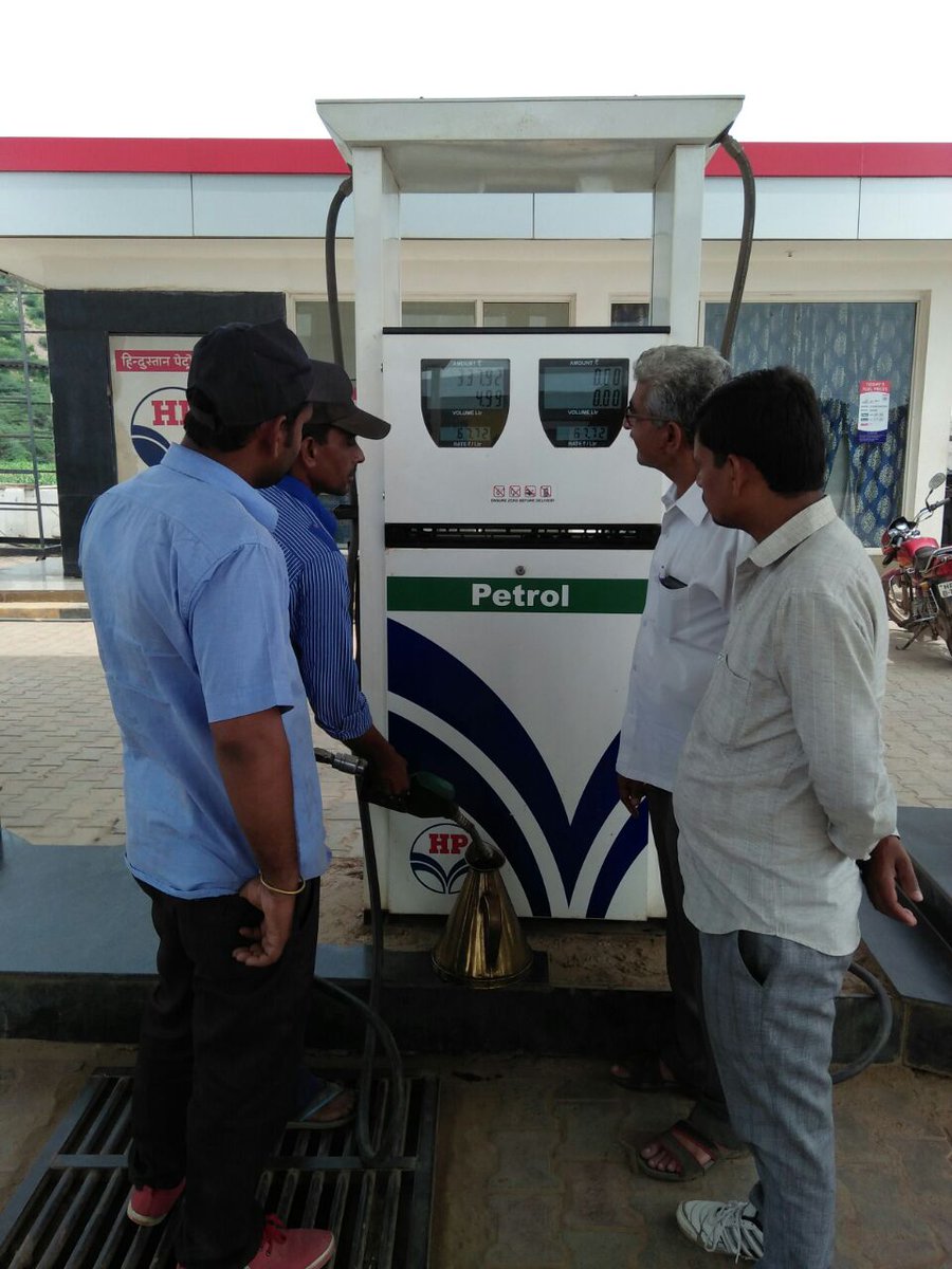 petro_planet's tweet photo. Q&amp;Q Campaign at Al Heera FS, BASAI MEO, Mewat #GoodFuelPromise @HPCL @Rg03Goel @subodhbatra10 @ManishTandon21 #HP है जहाँ भरोसा है वहाँ https://t.co/UnfHzA29td