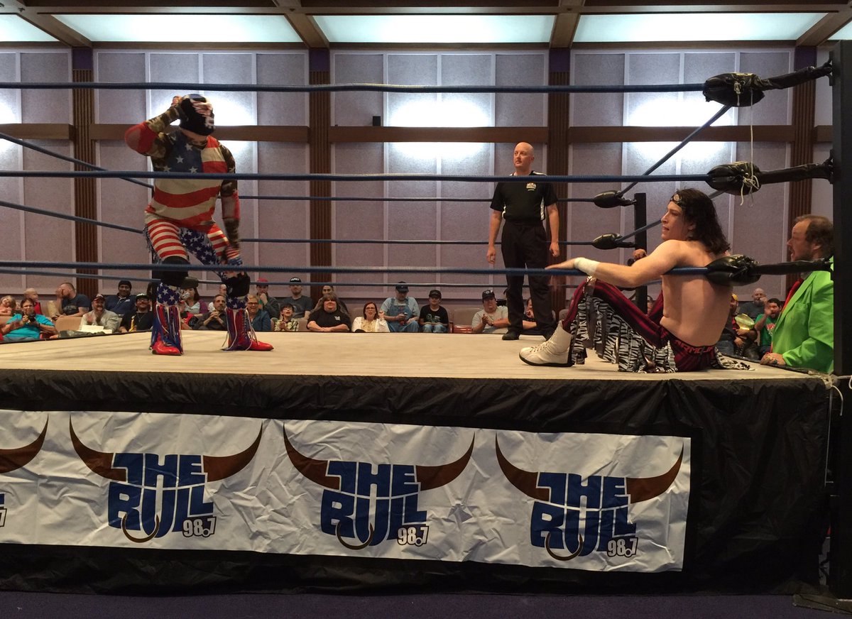 BedeLivingston's tweet photo. #SandyCole v #ConradHauser #TheWCWC Salem https://t.co/n4Wb9PHlk8