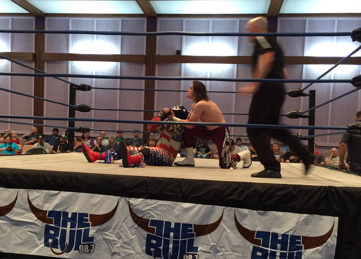 BedeLivingston's tweet photo. #SandyCole v #ConradHauser #TheWCWC Salem https://t.co/n4Wb9PHlk8