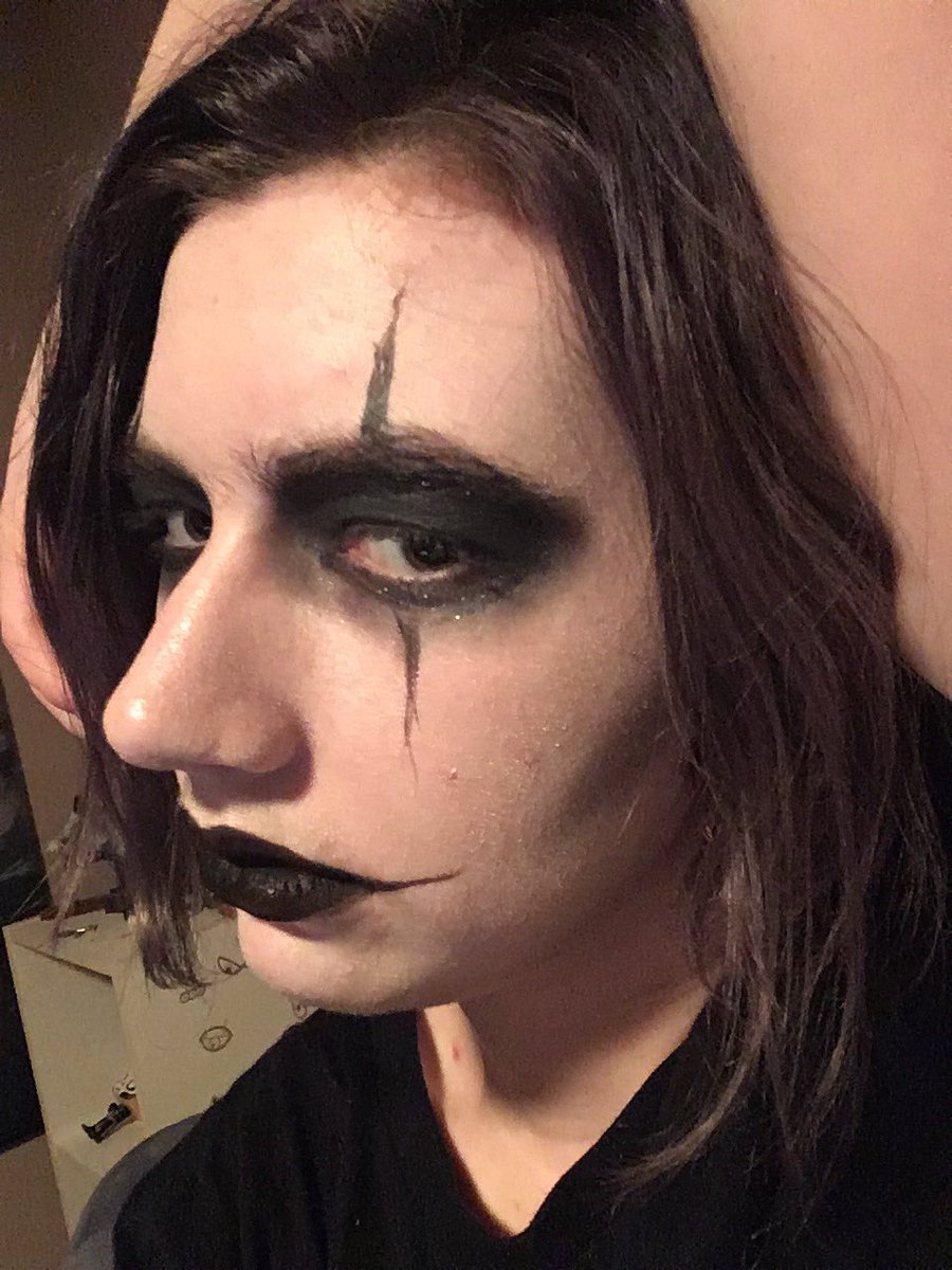 mausoleion_'s tweet image. @lynzway #WayToCrow CANT RAIN ALL THE TIME