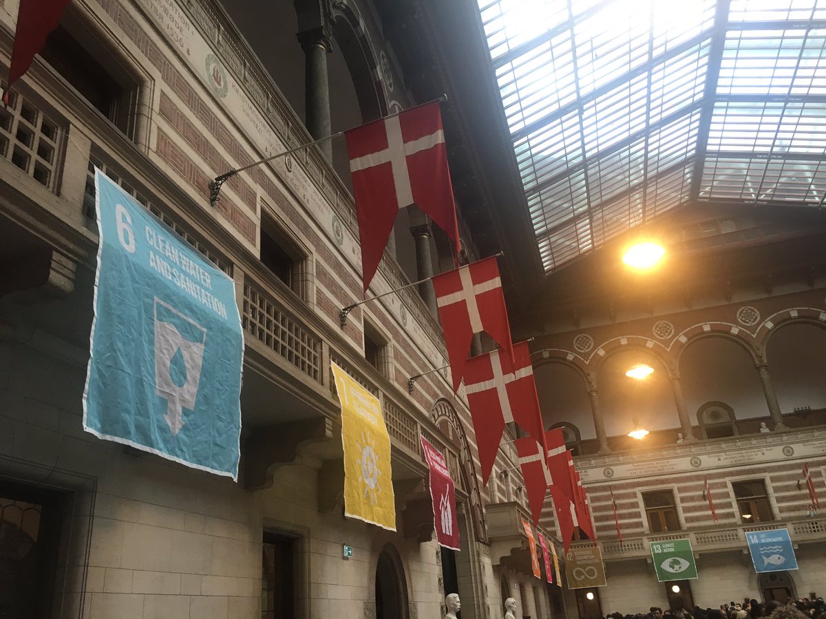 oog_je's tweet photo. #Copenhagencityhal #UNLEASH2017 @UNLEASHlab @UnescoIHE students #SDGtalents https://t.co/SYCCX3KGhV