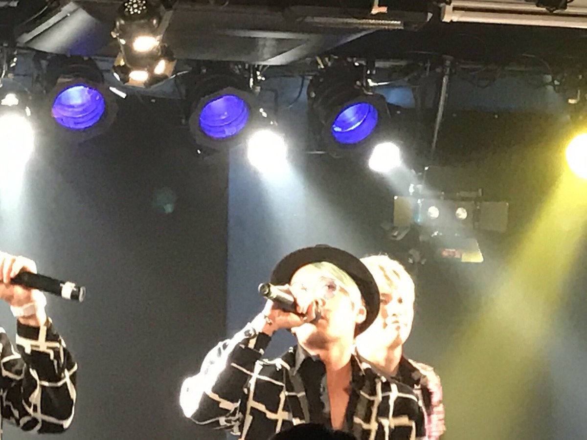 fudo_masaki's tweet photo. ライブハウス獅子王【MUSIC ON STAGE】へお越しの皆様!
本当にありがとうございました!
そして3日間連続LIVEにお越し頂いた
皆様本当に本当にありがとうございました!
#ZEROSTYLE
#ZSTIME
#不動晶輝 https://t.co/TbaatSg9gA
