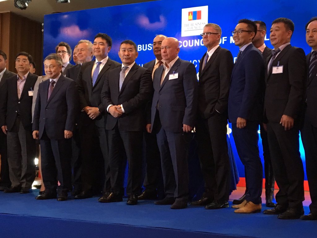 Ерөнхийлөгч <a href="/BattulgaKh/">Battulga Khaltmaa</a>-ын хамт Монголын хөрөнгө оруулалтын орчны талаар <a href="/bcmongolia/">Business Council of Mongolia</a>-ын уулзалтанд оролцлоо.