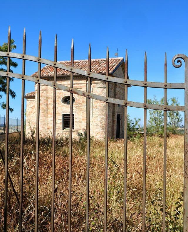 Buongiorno Igers, iniziamo la settimana di ferie con questo scatto di @siddovicio che ci porta a Cartoceto! E Voi? Siete già in vacanza?