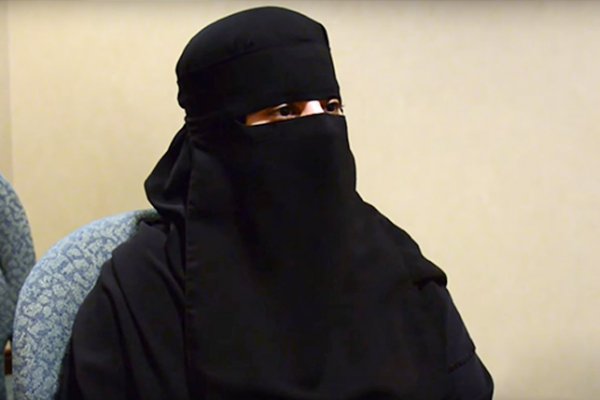 "هاجر" تروي تفاصيل "تلذذ" زوجها وصديقه بإحراقها
:
ajel.co/ll1928836
:
#زوج_يحرق_زوجته_بمساعده_صديقه

-