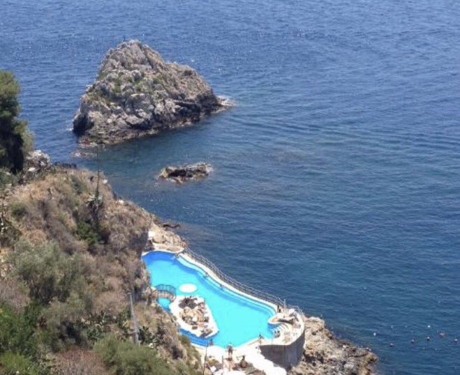 gardapool's tweet photo. #buon #ferragosto da #gardapool https://t.co/TmYDPzhlpz