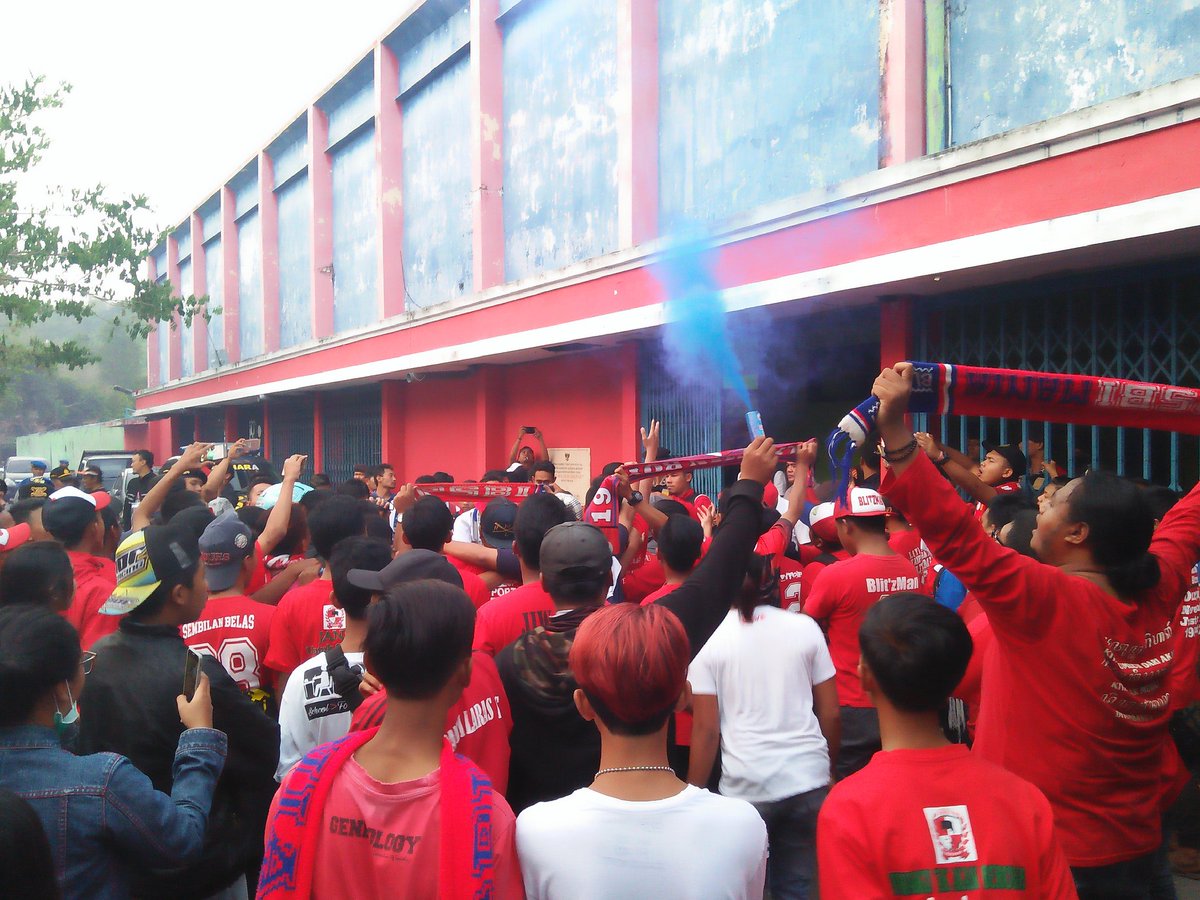 GarumRedBoys28's tweet photo. Tetep semangat @PSBI_Official
Aku ng mburimu
#blitzman #blitzangel #psbiblitar https://t.co/45BfPB6NzJ