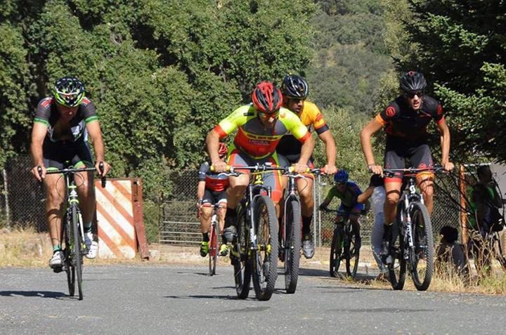 #SubidaCerro Negrillo
Un crack nuestro @AntonioDguez2 imponiéndose a unos duros rivales en la prueba de #mtb