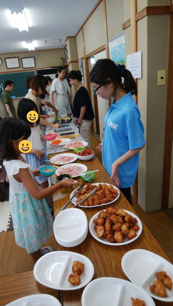 oitborarin's tweet image. 土曜日に高殿こども食堂「あのね」さんのお手伝いをさせて頂きました！子育てサロンの皆さんと合同で、元気いっぱいの子どもたちと遊んだり配膳やゲームの誘導を行いました！
また、プールで遊んだりスーパーボールすくいをしたりと本当に楽しそうでした！