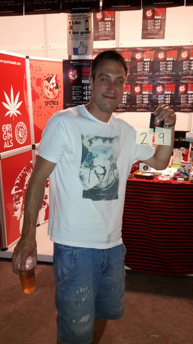Sputnikseeds's tweet photo. Nuestros primeros ganadores del seeds pong en el #rototom2017 este finde a tope... https://t.co/iHQvchTQbC