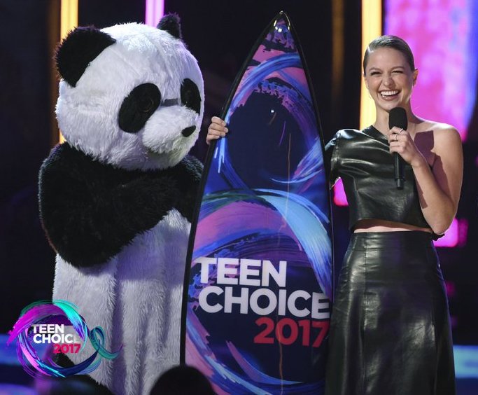 simy124's tweet photo. Congrats to @MelissaBenoist for winning #ChoiceActionTVactress ๐๐ #welldederved #Supergirl #TeenChoice https://t.co/cdGYIzniXD