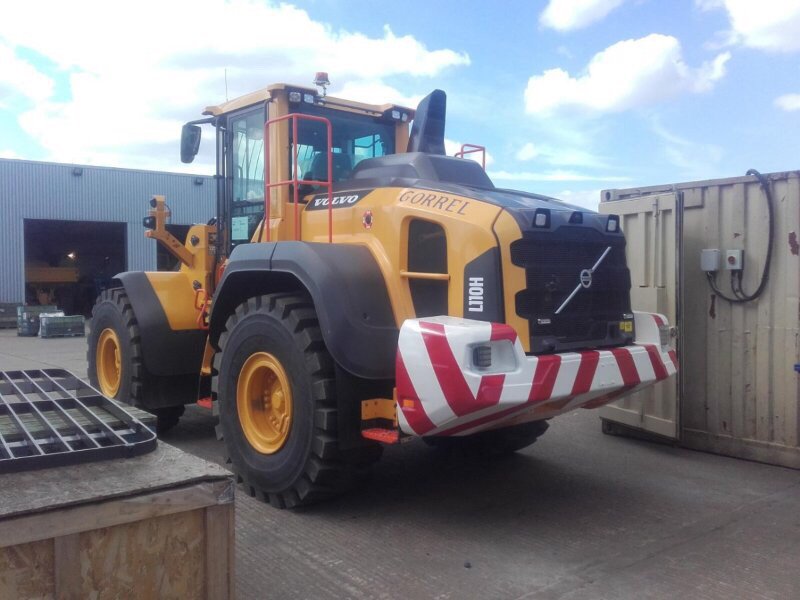 dean_acker's tweet photo. Another new loading shovel ready to be delivered to #Gorrel Solutions https://t.co/UpwACELB4m