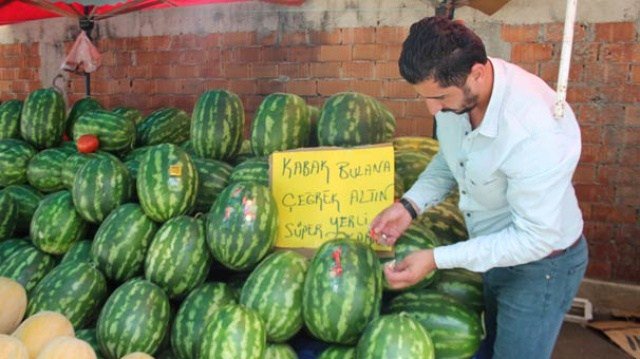 Postaktuell's tweet photo. Kelek bulana ‘altın’ vaadi https://t.co/j8SaNnCZSO https://t.co/gzZHLvrkOv