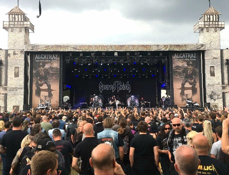 SacredReich's tweet photo. Alcatraz Festival yesterday. #sacredreich #30yearsofignorance #alcatrazfestival #amf2017 https://t.co/aYi2TrU1g7