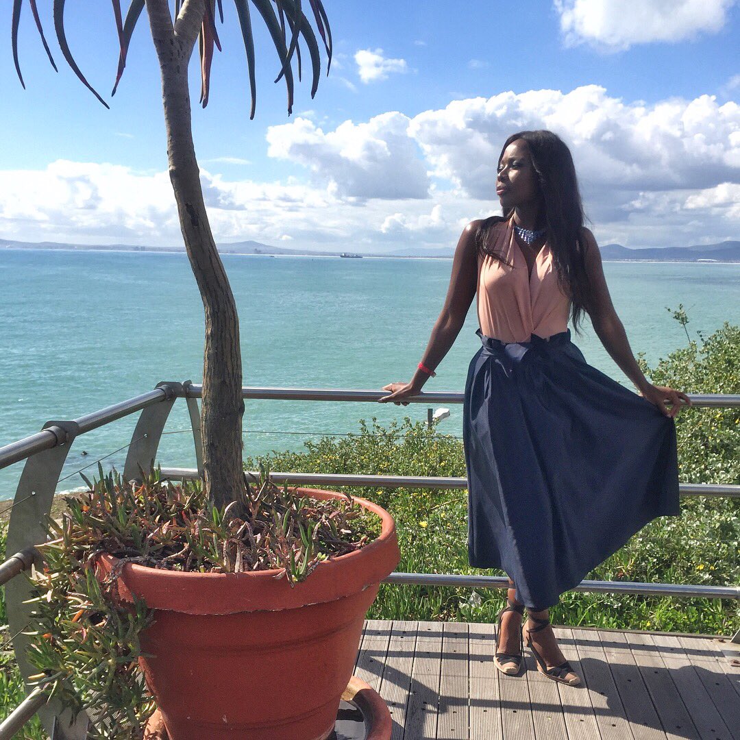 LadyNam_BM's tweet photo. Effortlessly elegant--skirt by @DesignLiaison top @maxibcollection at the #WAH2017 with @etv #supremewomen https://t.co/FLuHAKW4lR