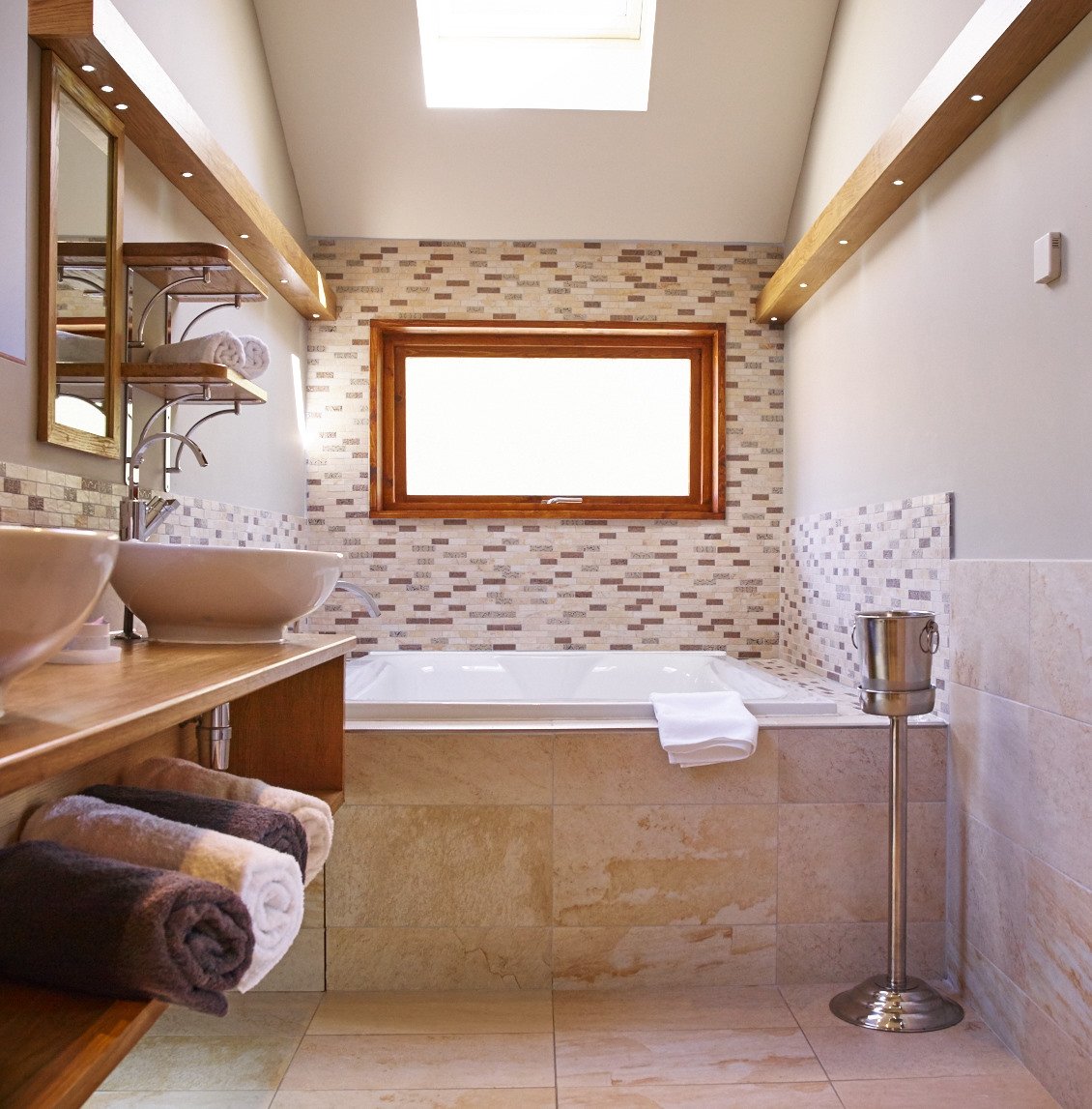 forestholidays's tweet image. The most romantic Forest Holiday cabin... The #GoldenOak Hideaway! 💞 forestholidays.co.uk/choose-a-cabin…