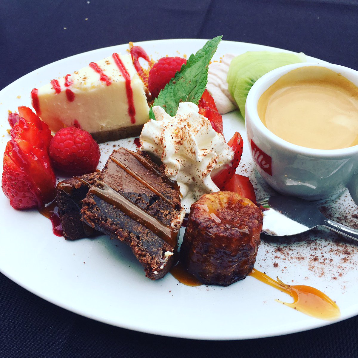 terrasse2014201's tweet photo. #cafégourmand a la Terrasse #rouen #nicepeople #meetsomefriends https://t.co/PA5nzVwste