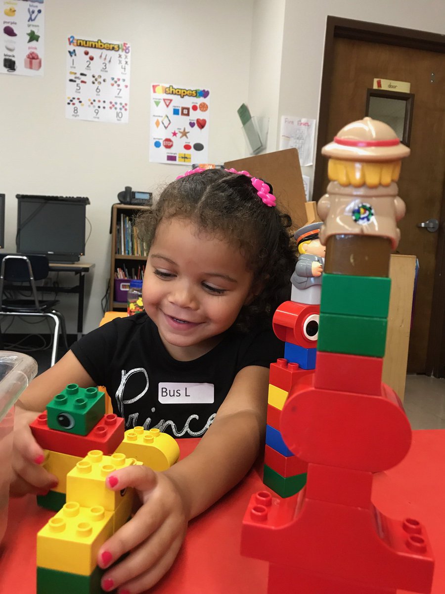 kinderfun1's tweet photo. Stepbystep day2 Centers are fun! #celebratelps @cmmelmom @LecantoPrimary https://t.co/DL0AVBsSnj