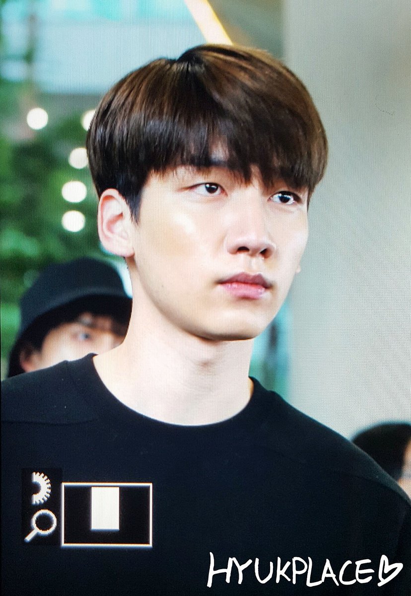 Hyukplace's tweet photo. 170814 인천공항 입국 프리뷰 상혁 @HSangHyuk #VIXX #빅스 #HYUK #혁 #상혁 https://t.co/46cMkSpphN