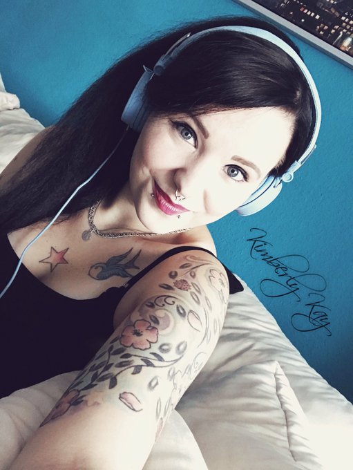 Mal abschalten bevor es vor die Cam geht 👌🏻😏 --> https://t.co/ays9BWwHIV #visitx #camgirl #monday #berlin<a href="/tag/music"class="tags"><span>#music</span></a><a href="/tag/berlin"class="tags"><span>#berlin</span></a><a href="/tag/monday"class="tags"><span>#monday</span></a><a href="/tag/blackhair"class="tags"><span>#blackhair</span></a><a href="/tag/camgirl"class="tags"><span>#camgirl</span></a><a href="/tag/visitx"class="tags"><span>#visitx</span></a>