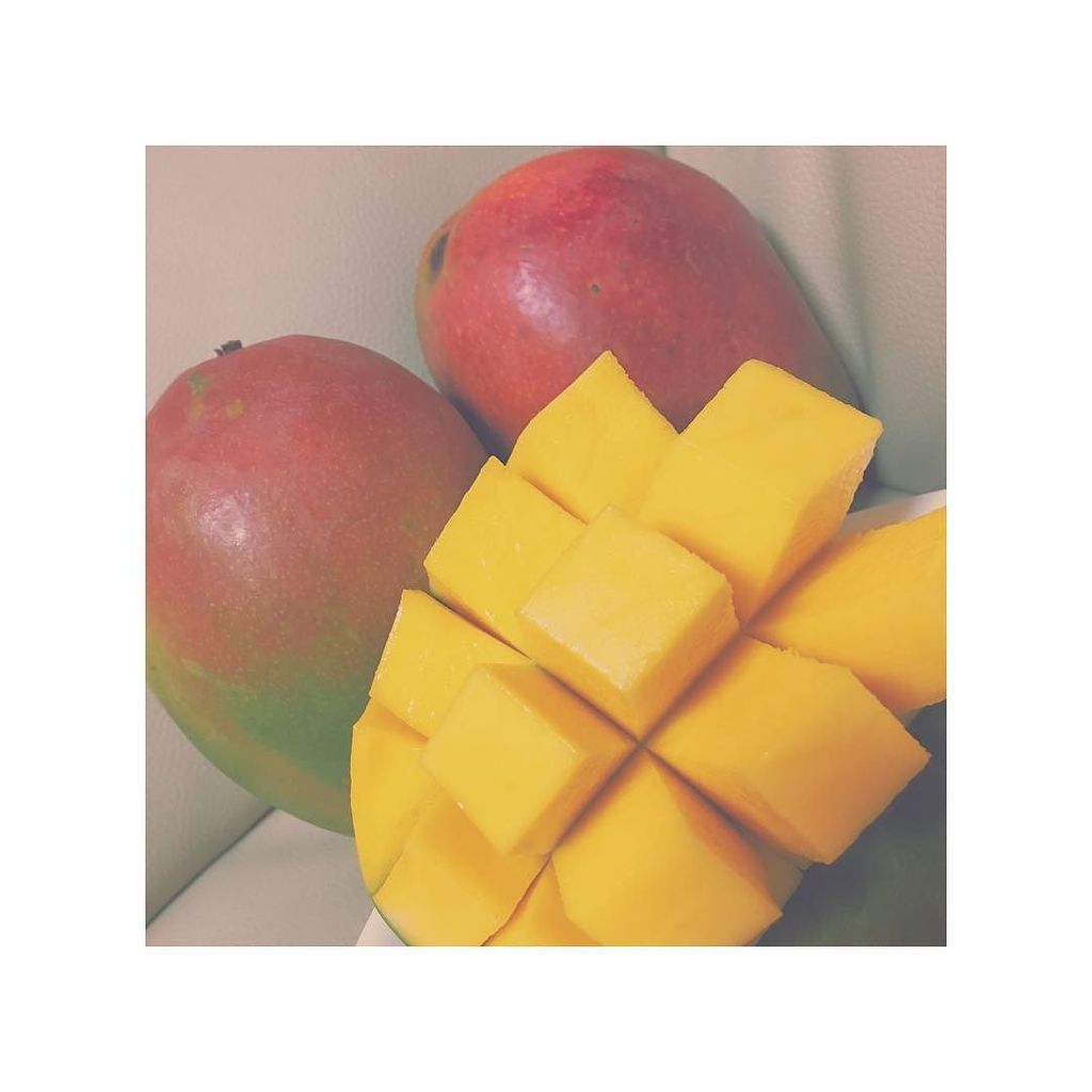 naopoolop70's tweet photo. このマンゴーめっちゃ甘い😳😳
永遠に食べてられる💛💛
・
・
#マンゴー #mango #スイート #sweet #果物 #fruit #南国 #southerncountries #delicious #happy #love… https://t.co/EkzpMEptDp https://t.co/kNbJeywy9Y