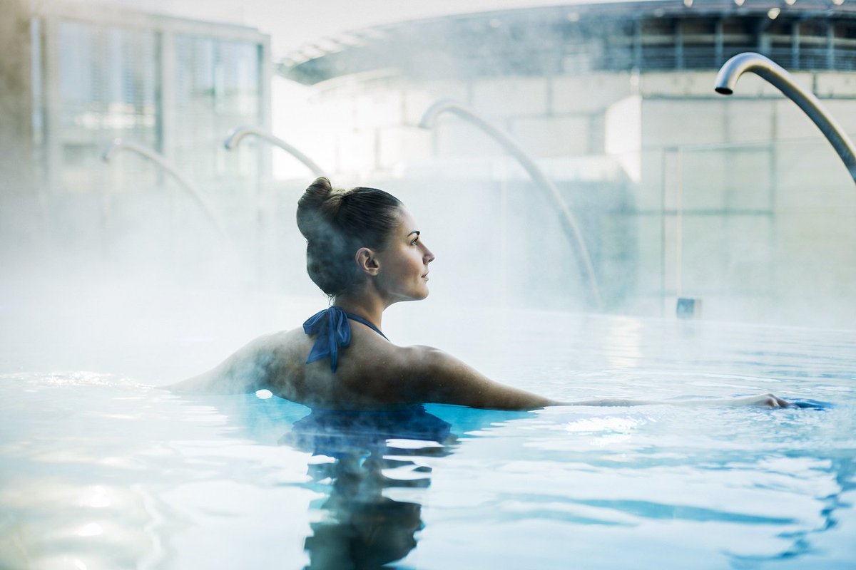 UVofE's tweet image. Here's 5 great excuses to get the girls together in Edinburgh from @luxury__travel blog🥂 goo.gl/sqrvbd