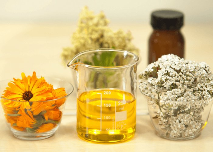 GetUpTo_Speed's tweet image. The Beginners Guide to Carrier Oils: 13 of the Most Popular to Use with Essential Oils #EssentialOils lisaspeed.com/essential-oil-…
