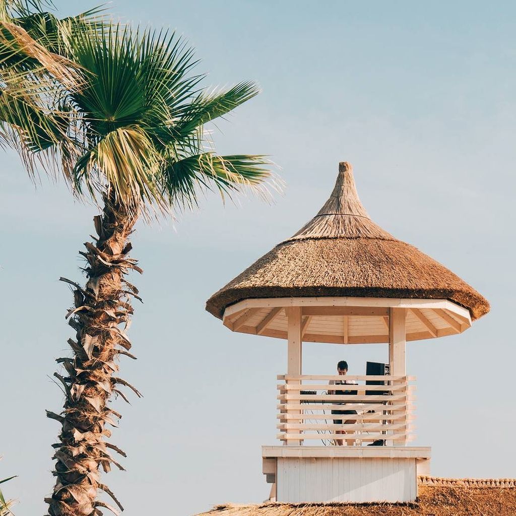 RiviOnze's tweet photo. Hey DJ, turn on the speakers! .
.
.
.
.
 #roamtheplanet #travelphotography #visualoflife #beachlife #dametraveler … https://t.co/41ypwsqjtb https://t.co/xbG1xVNeby