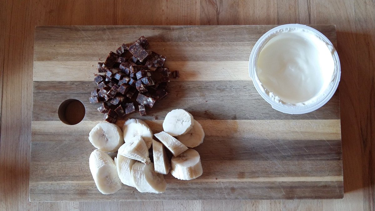 Point1_Athletic's tweet photo. 3 ingredients. One tasty recovery ice-cream. @HIGH5Nutrition #proteinhit, 1 frozen banana. 3 tbsp. Greek yogurt. Chop. Blend. Freeze. Done! https://t.co/WYKTBVFdWT