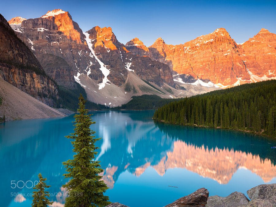 ZaibatsuPlanet's tweet photo. Moraine Lake by Destin_Sparks #photo https://t.co/5mj0utHvmS