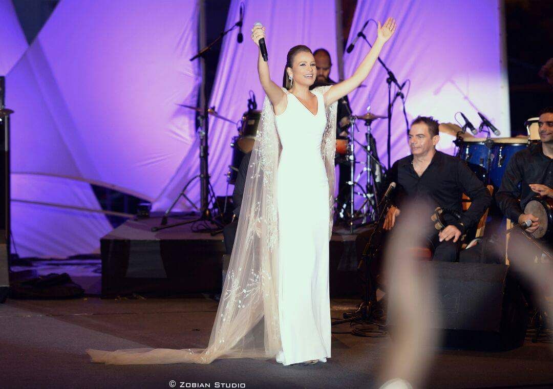 al_mughtareb's tweet photo. @CAROLE_SAMAHA at @BATROUNFESTIVAL 
#كارول_سماحة #مهرجانات_بترون_الدولية #البترون
@CAROLE_LOVERS  #مجلة_المغترب https://t.co/uvvXA6aQUb
