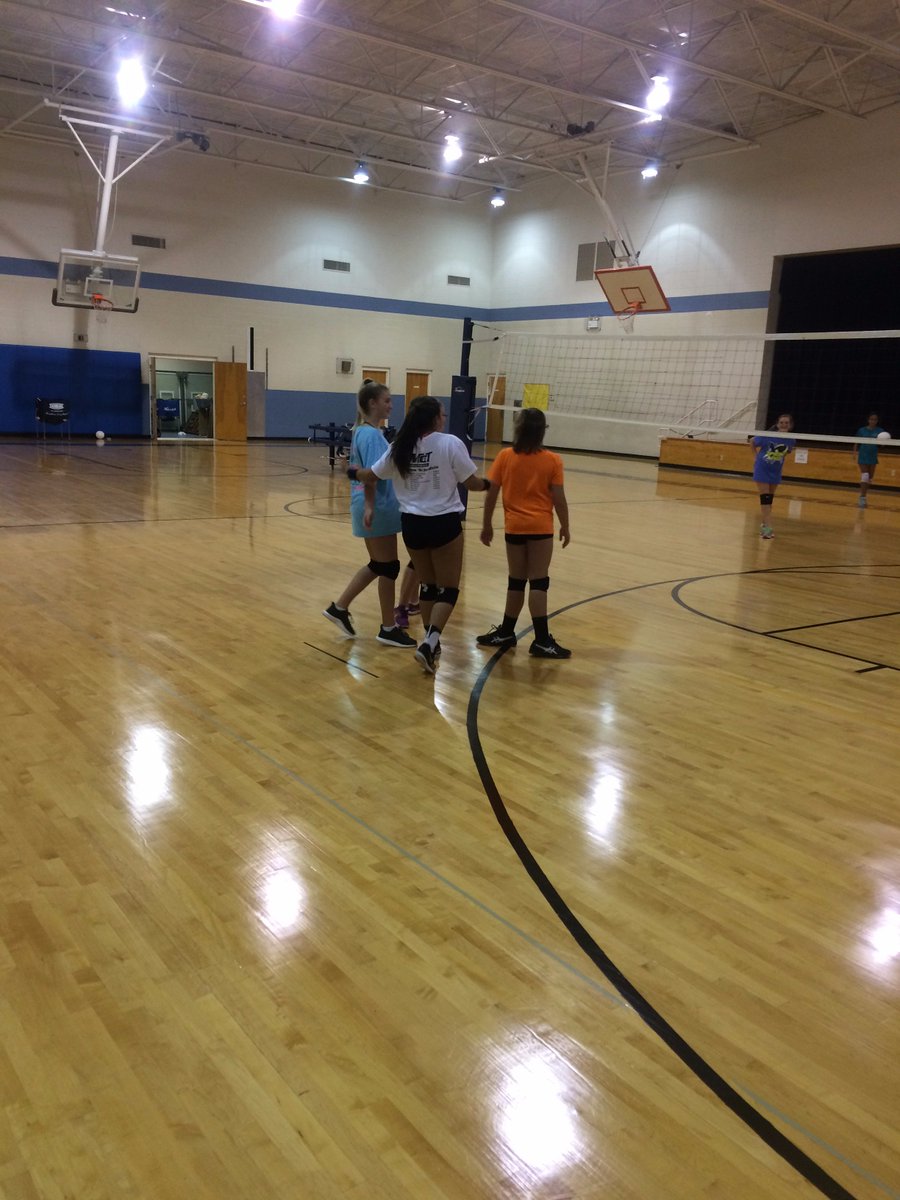 SDCSboosterclub's tweet photo. St Dominic Volleyball players hard at practice! https://t.co/ICpiqW6isE