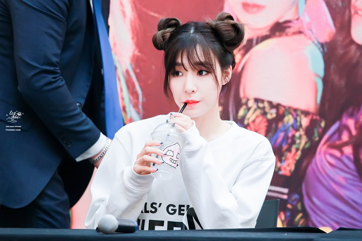 tyche801's tweet photo. 170813-1 여의도 ifc mall 팬사인회 #티파니 #tiffany   https://t.co/iH8mWB95Bd https://t.co/41975GVzWS