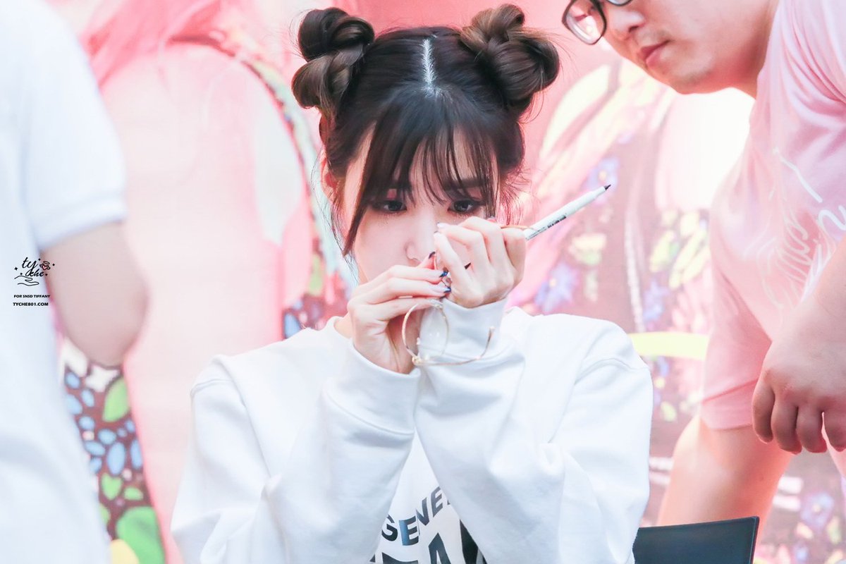 tyche801's tweet photo. 170813-3 여의도 ifc mall 팬사인회 #티파니 #tiffany   https://t.co/iH8mWB95Bd https://t.co/DI4DNseCz1
