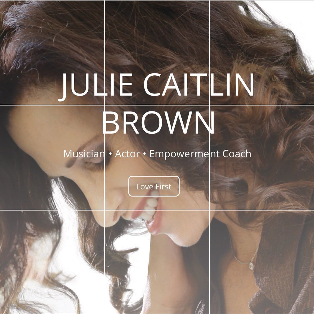 JulieCaitlinB's tweet photo. Tomorrow's the day!! 🙌🏼💁🏻 Be sure to check out my website and tune in to Facebook Live at 9am PST/12pm EST!  #AskJCB https://t.co/HevS1cxopd