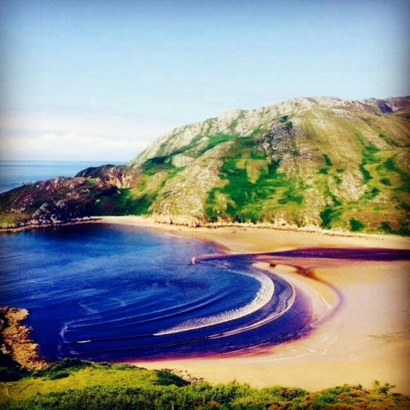 Beaches don't get much more idyllic than gorgeous #Dunree in Donegal, captured here by dinnybhoy on Instagram. wildatlanticway.com/stories/coasta…